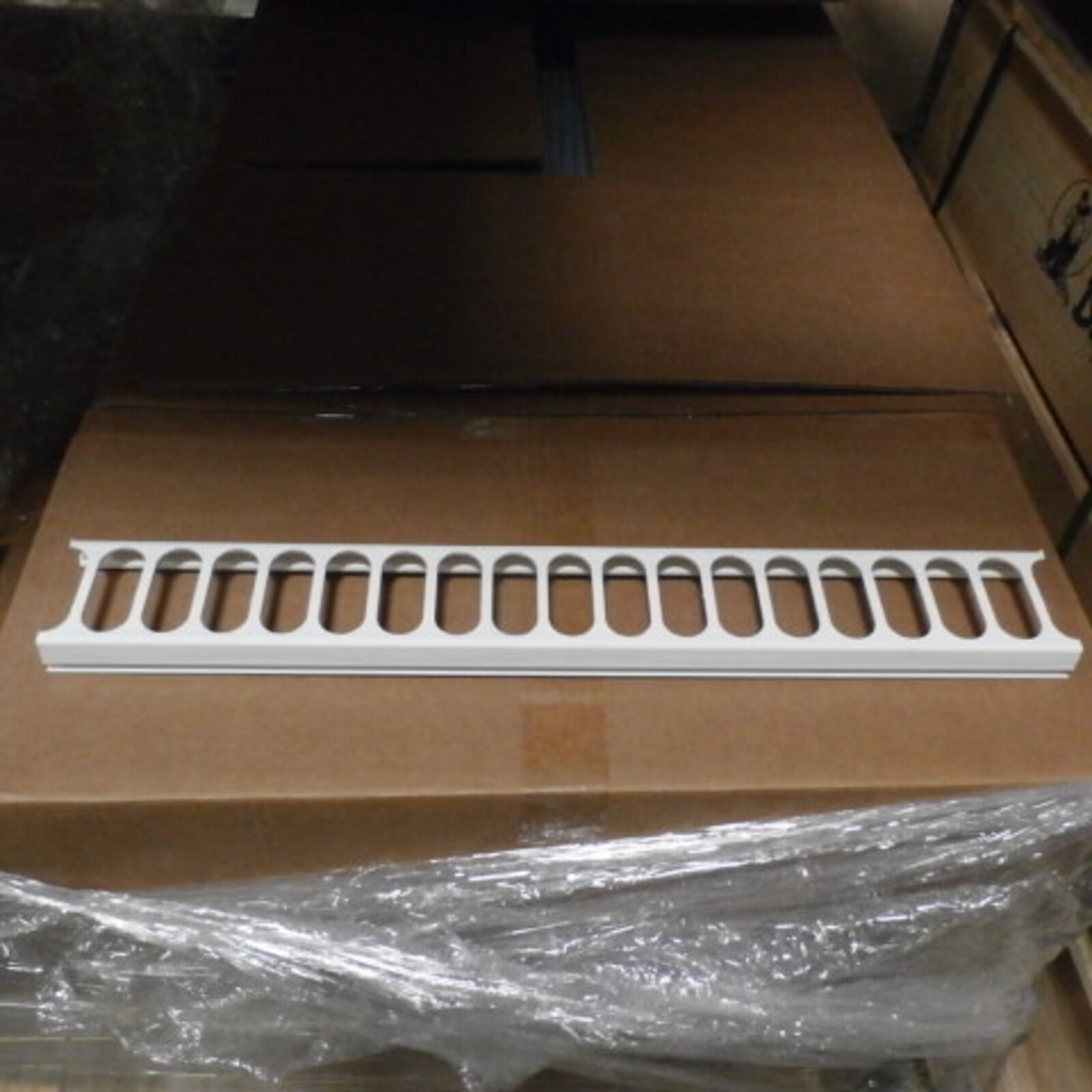 INSERT,FEED TRGH - PVC (WHITE) 23.60 [600mm]